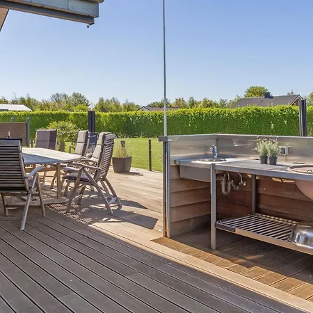 Hans - 700m From The Sea By Interhome
